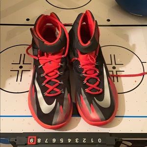 NIKE  boys sneakers size 8